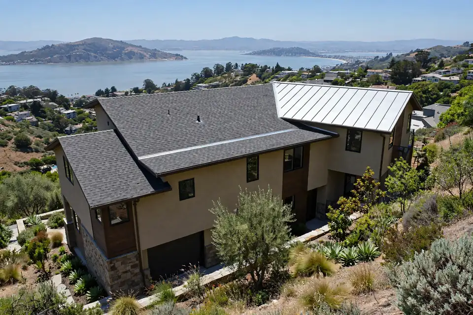 Remoción total y reemplazo de la cubierta en una casa en la montaña San Bruno, San Bruno, CA