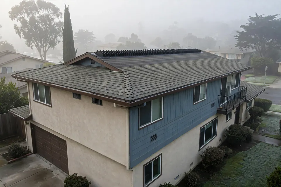 Reemplazo de tragaluces durante el retecho en una casa en Portola Highlands, San Bruno, CA